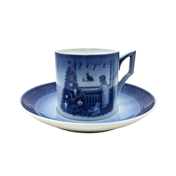 Christmas Royal Copenhagen Porcelain Teacup Demitasse & Saucer 1982 Blue Vintage - Picture 1 of 8